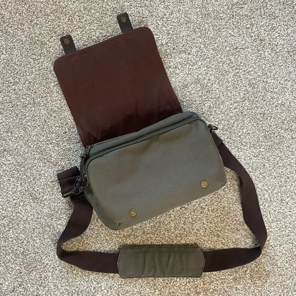 Platinum Vintage DSLR Messenger Style Canvas Camera Bag | Army Green & Brown